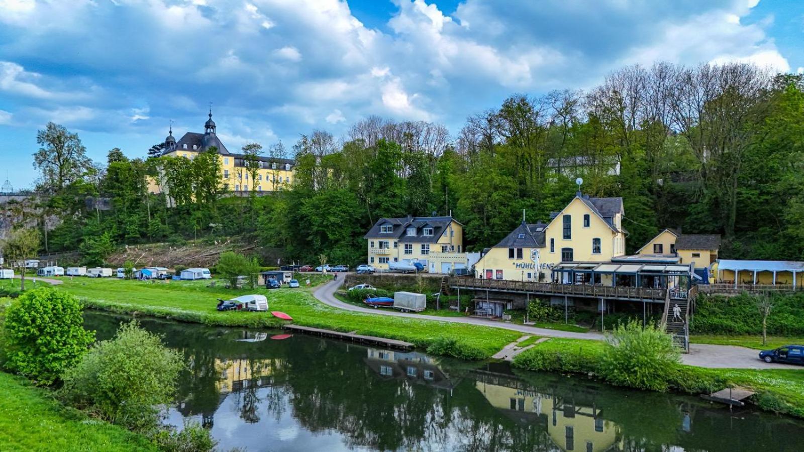 Ferienwohnung Riverside Resort Idyllisch Direkt An Der Lahn Diez Exterior photo